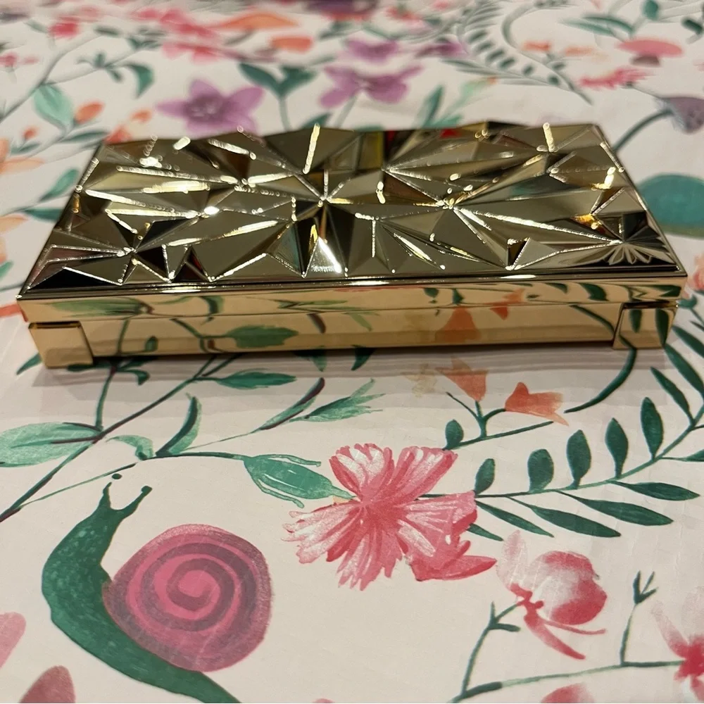 Gold Eyeshadow Palette with Bright and Neutral Colors